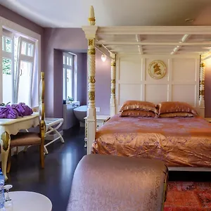 Saint-georges -located In The Centre Of Bruges- Couette-café